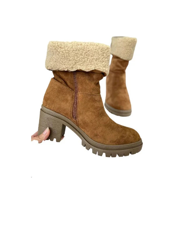 Women's Snuggy Boots In Tan