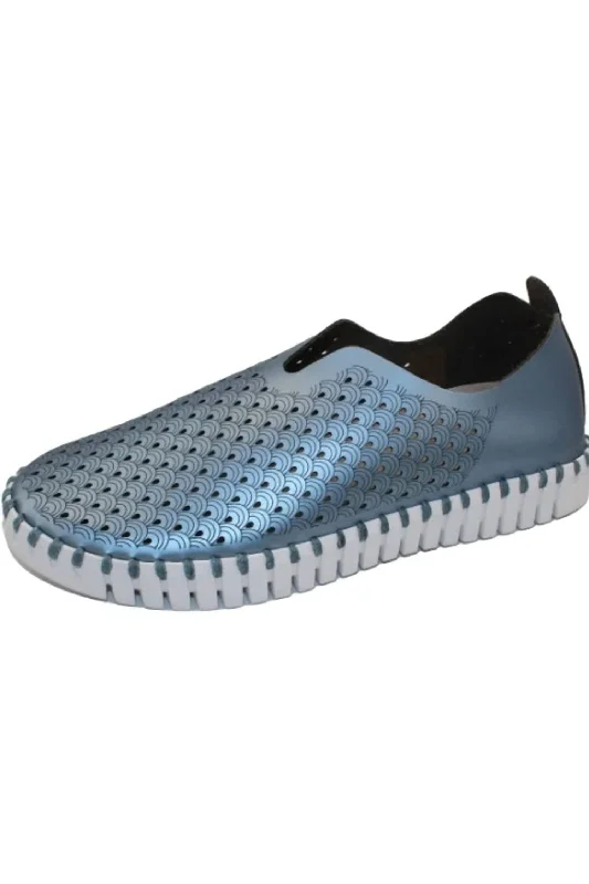 Women's Tulip Slip-On Shoe In Metallic Blue